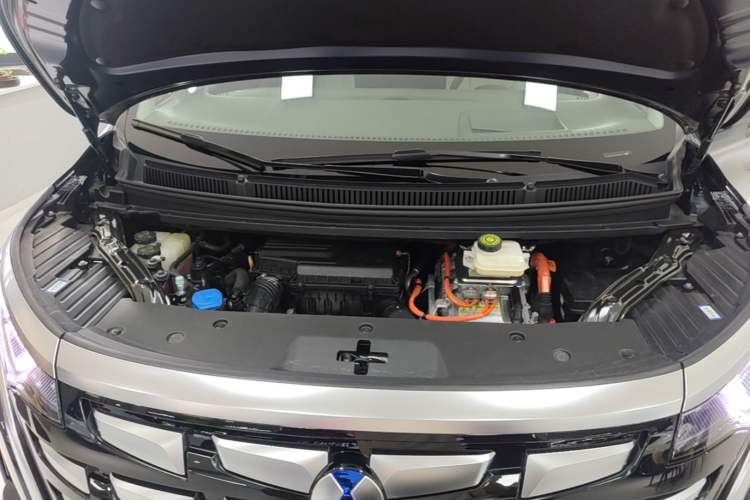 Used Denza D9 2022 DM-i 970 Four-Wheel Drive Prestige Model Engine Bay
