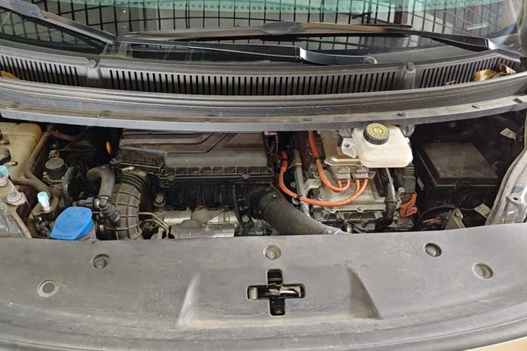 Used Denza D9 2022 DM-i 970 Four-Wheel Drive Prestige Model Engine Bay