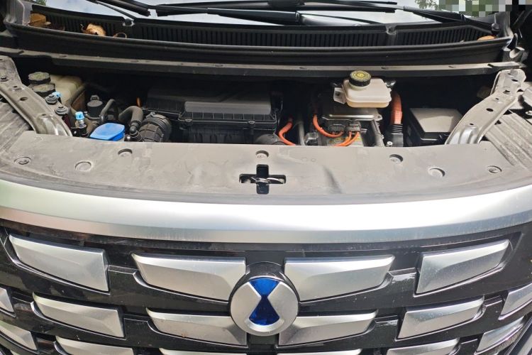 Used Denza D9 2022 DM-i 970 Four-Wheel Drive Prestige Model Engine Bay