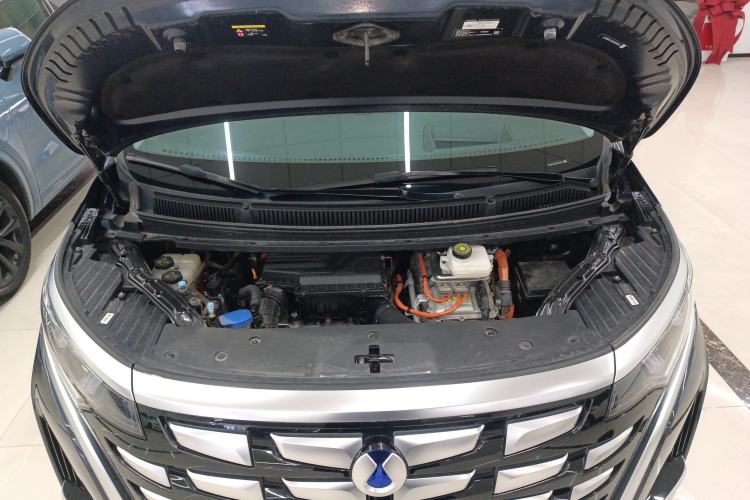 Used Denza D9 2022 DM-i 970 Four-Wheel Drive Flagship Model Engine Bay