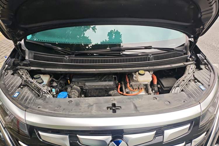 Used Denza D9 2022 DM-i 1040 Prestige Model Engine Bay