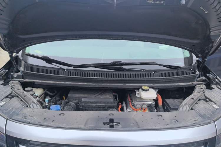 Used Denza D9 2022 DM-i 970 Four-Wheel Drive Flagship Model Engine Bay