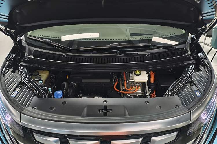 Used Denza D9 2022 DM-i 970 Four-Wheel Drive Prestige Model Engine Bay