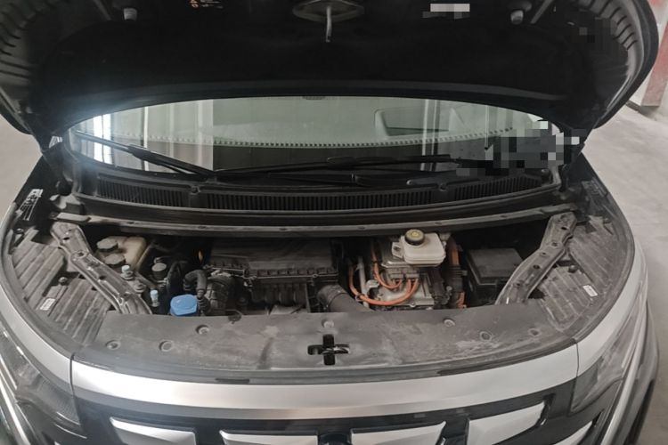Used Denza D9 2022 DM-i 970 Four-Wheel Drive Flagship Model Engine Bay
