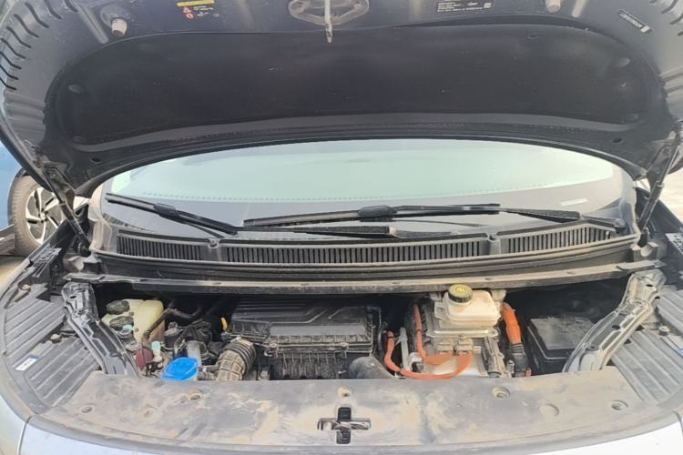 Used Denza D9 2022 DM-i 1040 Prestige Model Engine Bay