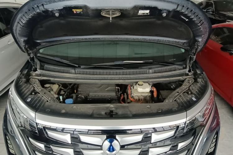 Used Denza D9 2022 DM-i 970 Four-Wheel Drive Prestige Model Engine Bay