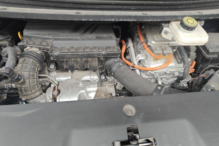 Used Denza D9 2022 DM-i 970 Four-Wheel Drive Flagship Model Engine Bay