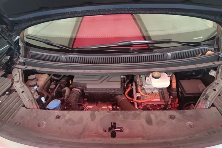 Used Denza D9 2022 DM-i 970 Four-Wheel Drive Flagship Model Engine Bay
