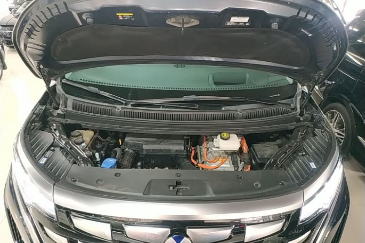 Used Denza D9 2022 DM-i 970 Four-Wheel Drive Flagship Model Engine Bay
