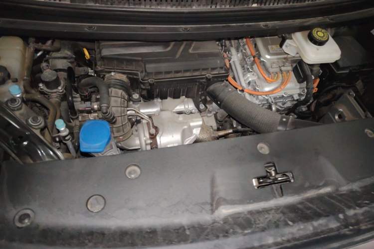 Used Denza D9 2022 DM-i 970 Four-Wheel Drive Prestige Model Engine Bay
