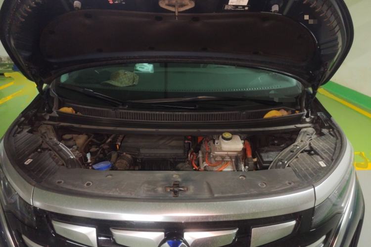 Used Denza D9 2022 DM-i 1040 Prestige Model Engine Bay
