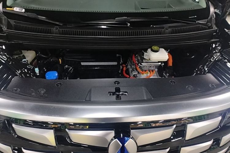 Used Denza D9 2022 DM-i 970 Four-Wheel Drive Prestige Model Engine Bay