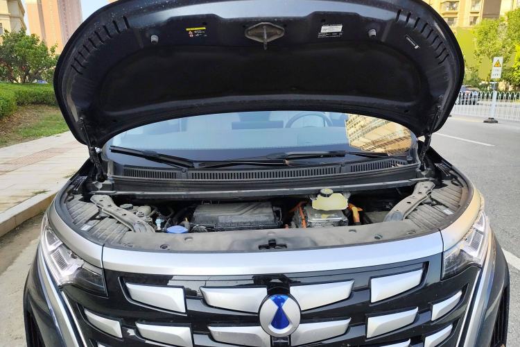 Used Denza D9 2022 DM-i 970 Four-Wheel Drive Flagship Model Engine Bay