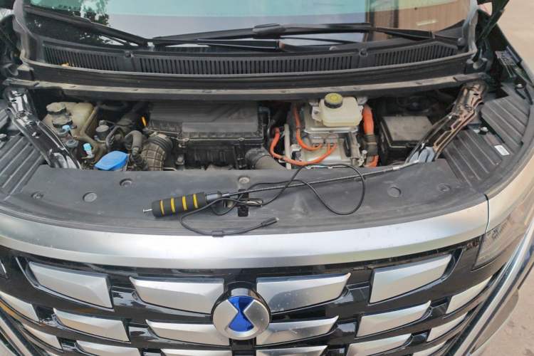 Used Denza D9 2022 DM-i 970 Four-Wheel Drive Flagship Model Engine Bay