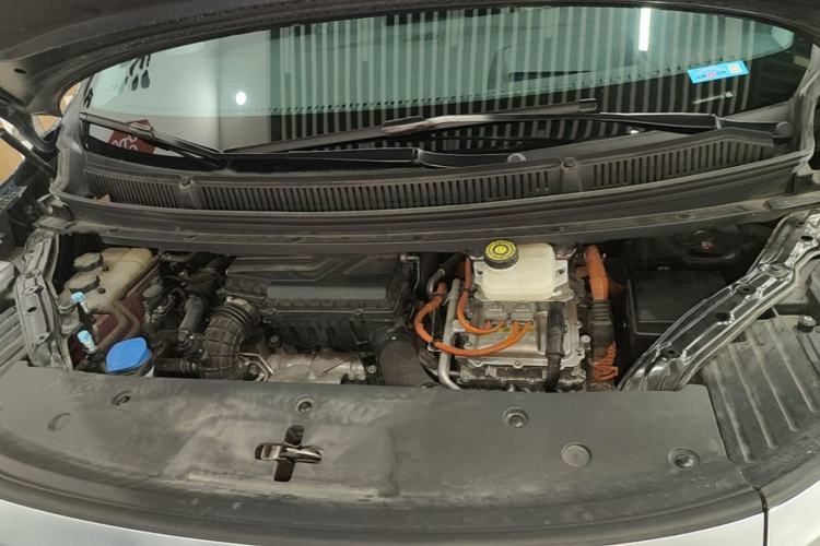 Used Denza D9 2022 DM-i 970 Four-Wheel Drive Flagship Model Engine Bay