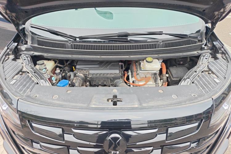 Used Denza D9 2022 DM-i 1040 Prestige Model Engine Bay