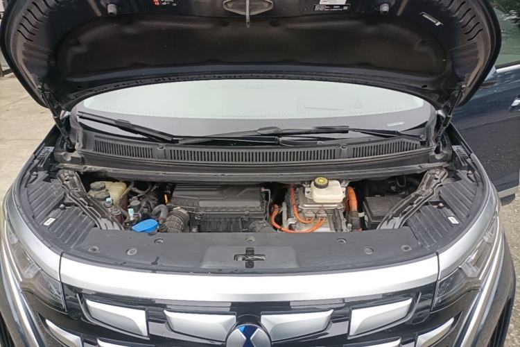 Used Denza D9 2022 DM-i 970 Four-Wheel Drive Flagship Model Engine Bay