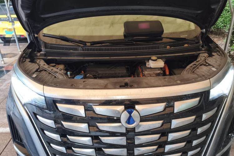Used Denza D9 2022 DM-i 970 Four-Wheel Drive Flagship Model Engine Bay