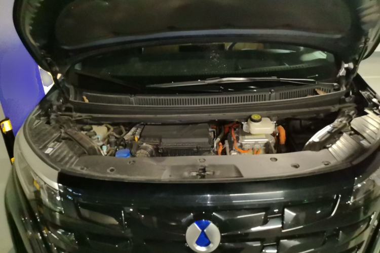 Used Denza D9 2022 DM-i 970 Four-Wheel Drive Flagship Model Engine Bay