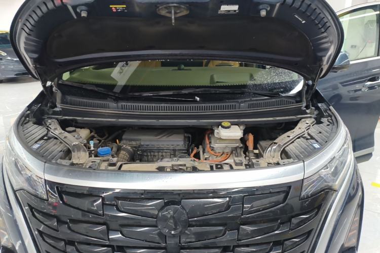 Used Denza D9 2022 DM-i 970 Four-Wheel Drive Flagship Model Engine Bay