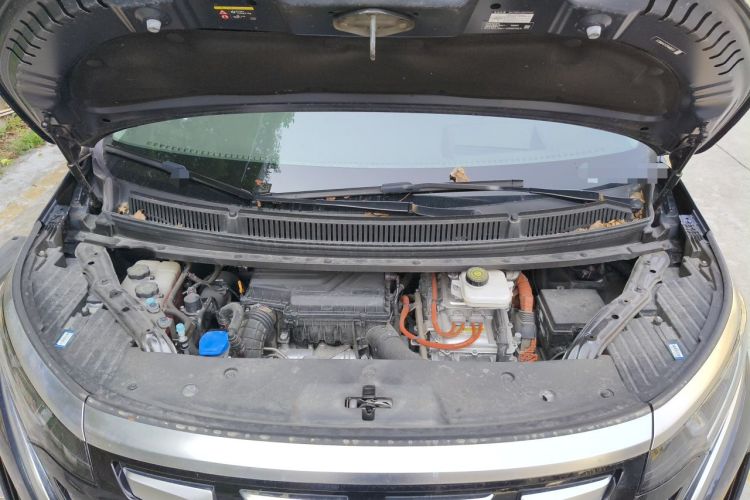 Used Denza D9 2022 DM-i 970 Four-Wheel Drive Prestige Model Engine Bay