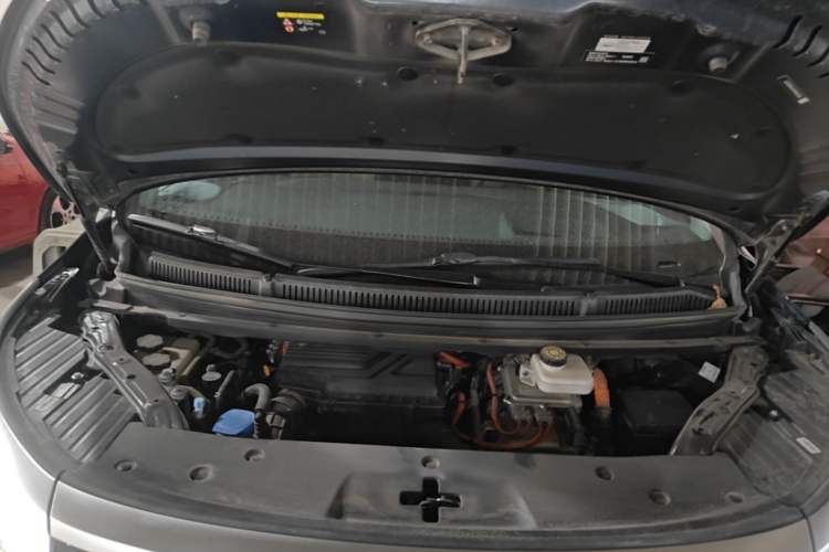 Used Denza D9 2022 DM-i 970 Four-Wheel Drive Prestige Model Engine Bay