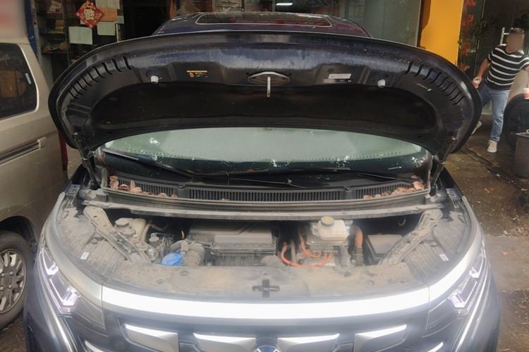 Used Denza D9 2022 DM-i 1040 Prestige Model Engine Bay