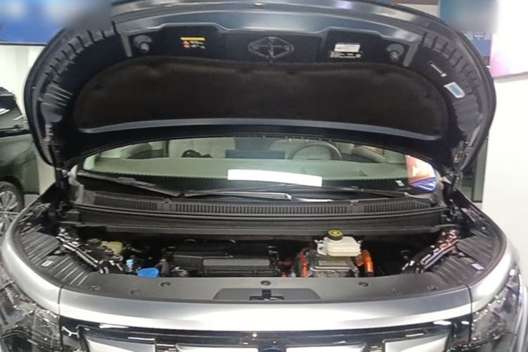 Used Denza D9 2022 DM-i 970 Four-Wheel Drive Prestige Model Engine Bay