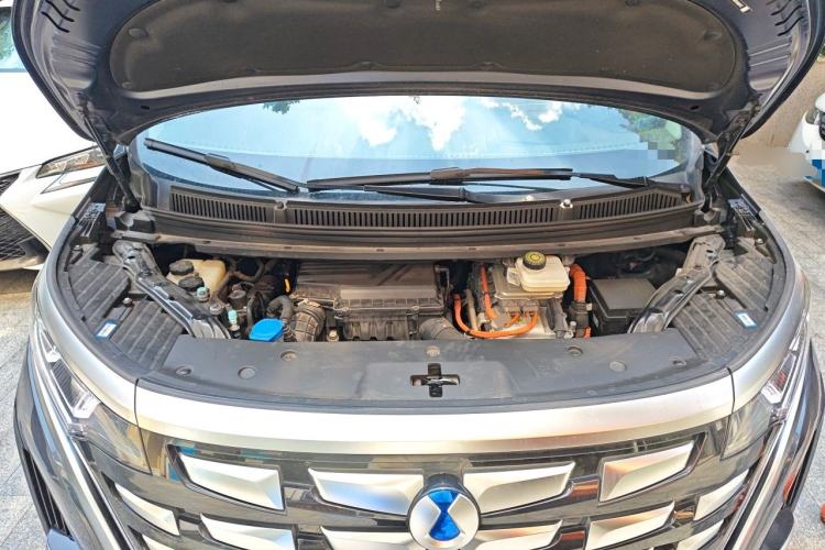 Used Denza D9 2022 DM-i 970 Four-Wheel Drive Flagship Model Engine Bay
