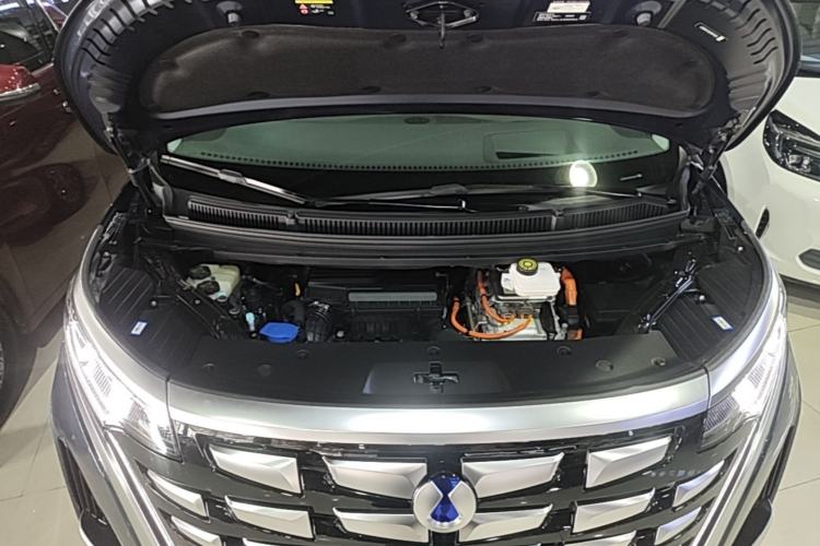 Used Denza D9 2022 DM-i 970 Four-Wheel Drive Flagship Model Engine Bay