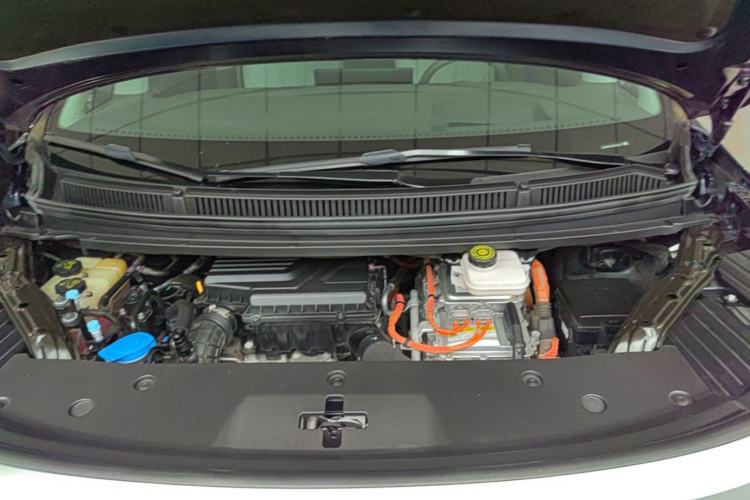 Used Denza D9 2022 DM-i 970 Four-Wheel Drive Flagship Model Engine Bay