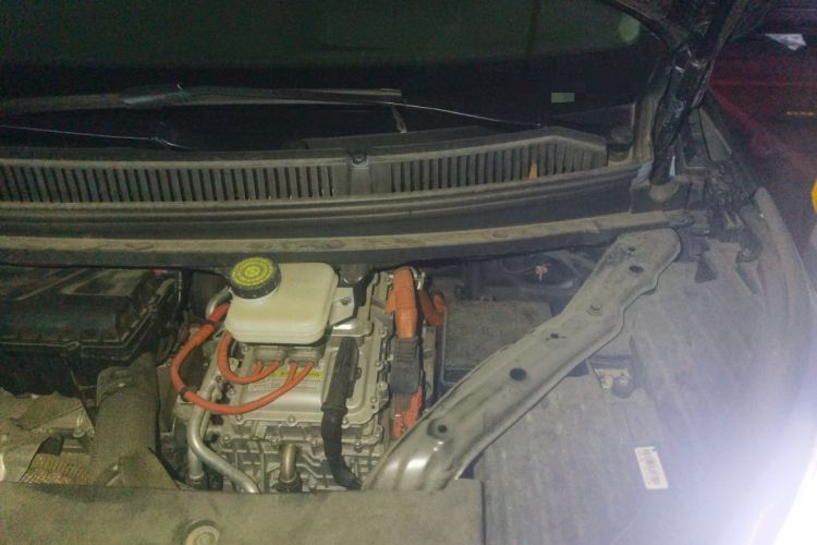 Used Denza D9 2022 DM-i 970 Four-Wheel Drive Prestige Model Engine Bay Left