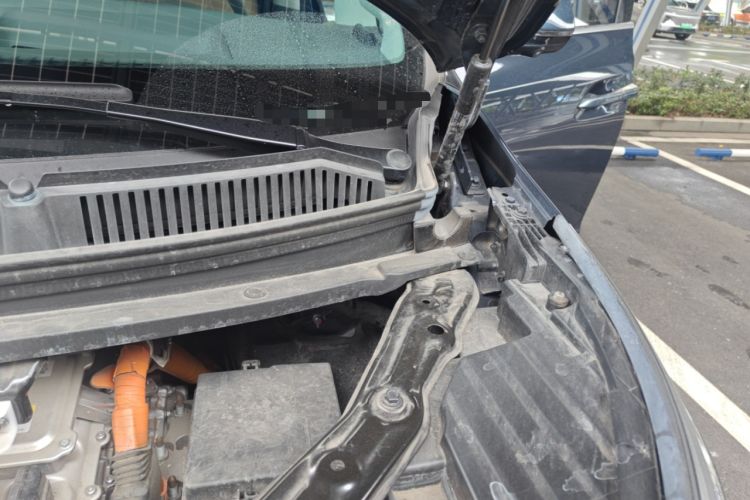 Used Denza D9 2022 DM-i 970 Four-Wheel Drive Flagship Model Engine Bay Left