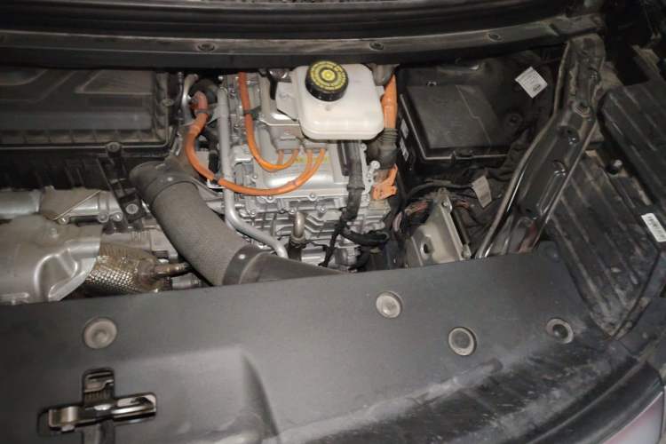 Used Denza D9 2022 DM-i 970 Four-Wheel Drive Prestige Model Engine Bay Left