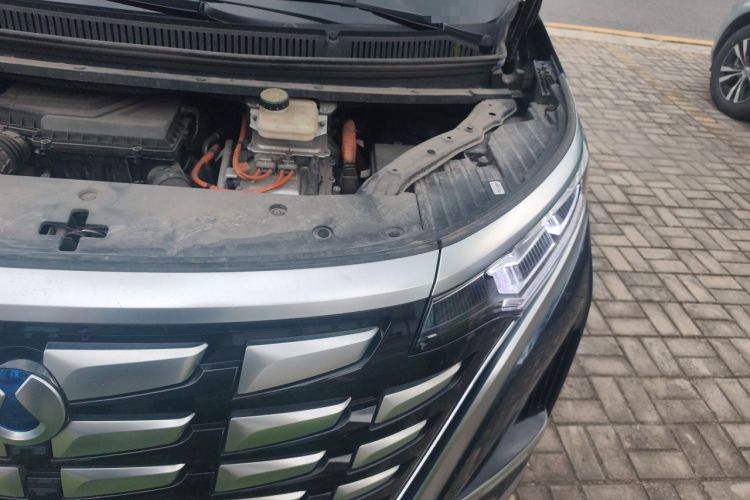 Used Denza D9 2022 DM-i 970 Four-Wheel Drive Flagship Model Engine Bay Left