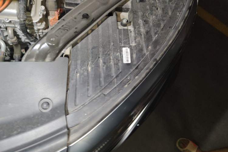 Used Denza D9 2022 DM-i 970 Four-Wheel Drive Flagship Model Engine Bay Left