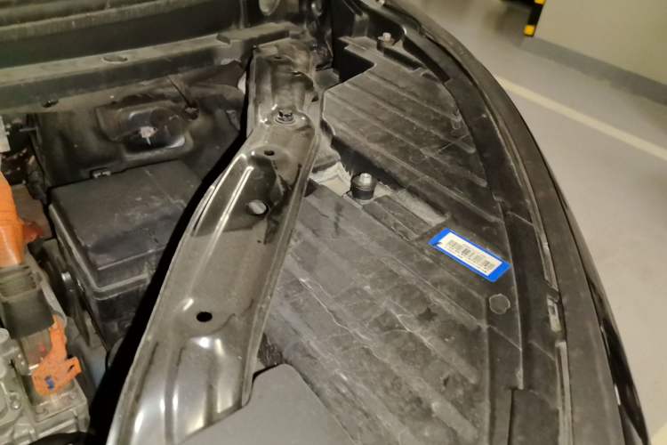 Used Denza D9 2022 DM-i 970 Four-Wheel Drive Flagship Model Engine Bay Left