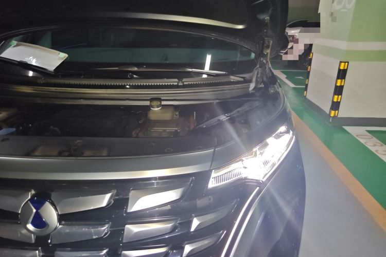 Used Denza D9 2022 DM-i 970 Four-Wheel Drive Flagship Model Engine Bay Left