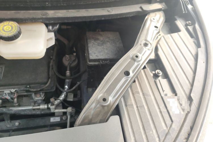 Used Denza D9 2022 EV 620 Prestige Model Engine Bay Left