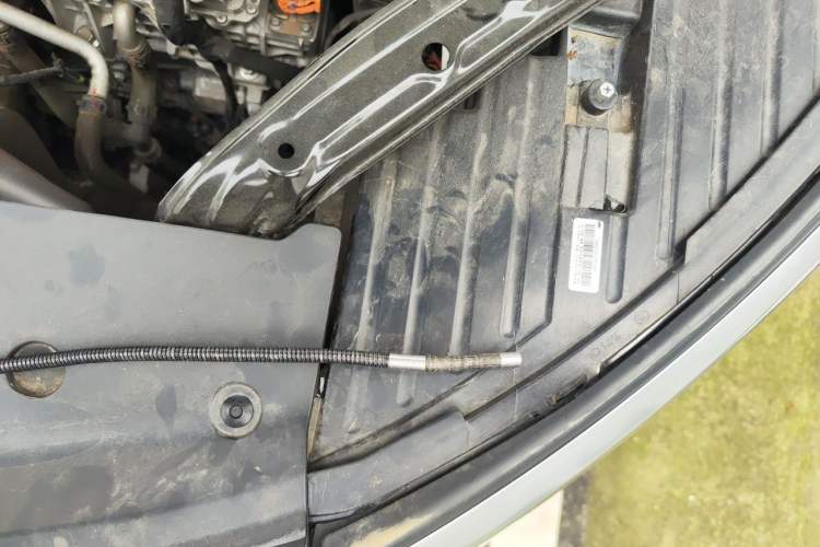 Used Denza D9 2022 DM-i 970 Four-Wheel Drive Flagship Model Engine Bay Left