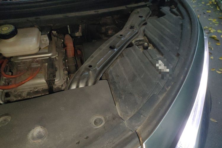 Used Denza D9 2022 DM-i 970 Four-Wheel Drive Prestige Model Engine Bay Left