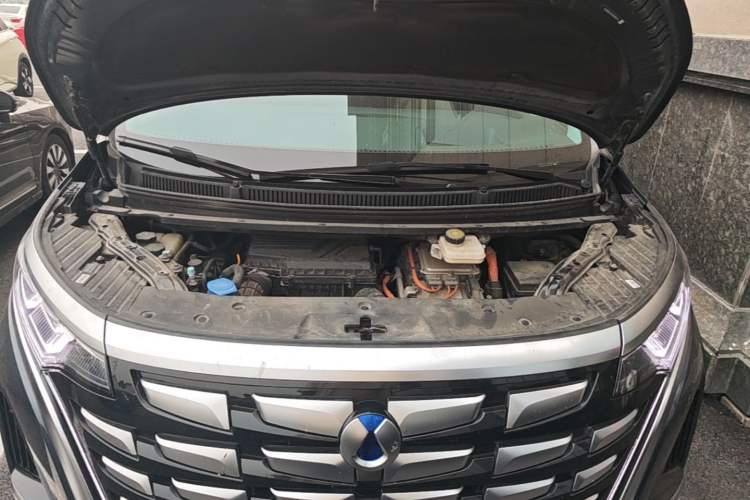 Used Denza D9 2022 DM-i 970 Four-Wheel Drive Flagship Model Engine Bay