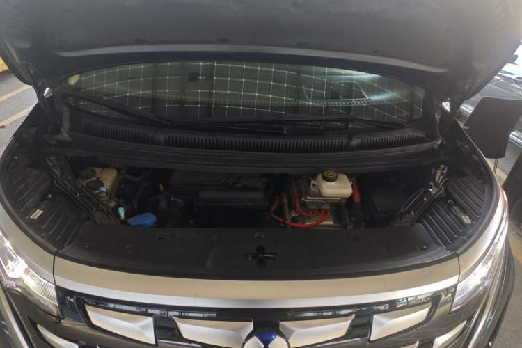 Used Denza D9 2022 DM-i 970 Four-Wheel Drive Prestige Model Engine Bay