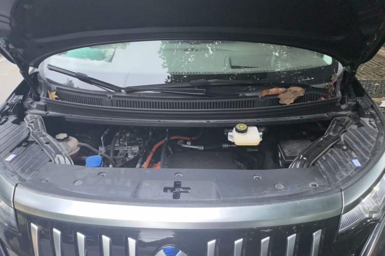 Used Denza D9 2022 EV 600 Four-Wheel Drive Flagship Model Engine Bay
