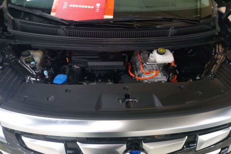 Used Denza D9 2022 DM-i 970 Four-Wheel Drive Flagship Model Engine Bay