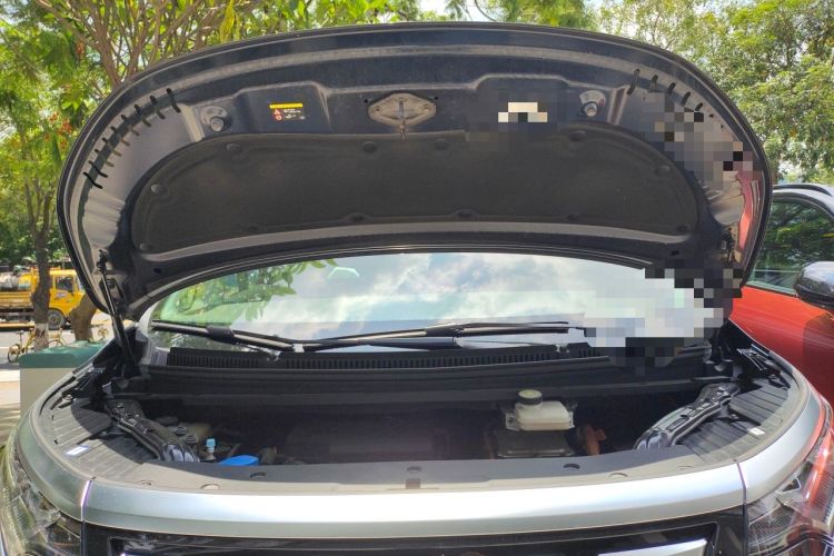 Used Denza D9 2022 DM-i 970 Four-Wheel Drive Prestige Model Engine Bay