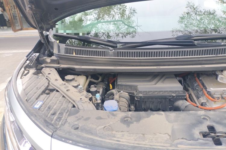Used Denza D9 2022 DM-i 1040 Prestige Model Engine Bay Right