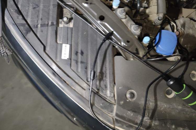 Used Denza D9 2022 DM-i 970 Four-Wheel Drive Flagship Model Engine Bay Right