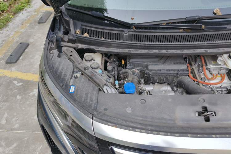 Used Denza D9 2022 DM-i 970 Four-Wheel Drive Prestige Model Engine Bay Right