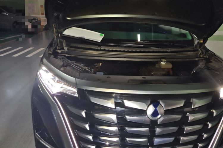 Used Denza D9 2022 DM-i 970 Four-Wheel Drive Flagship Model Engine Bay Right